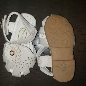 Baby girl sandals size 27 ( Size US 2)
